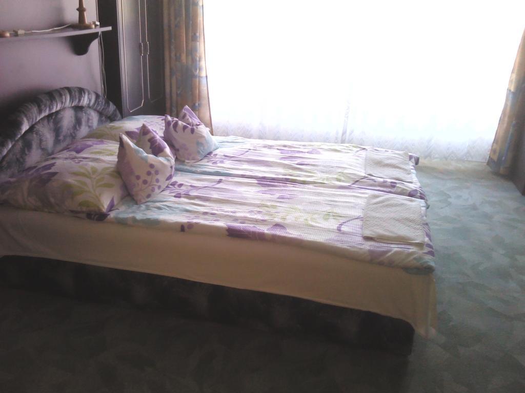 Napfeny Apartment Keszthely Bilik gambar