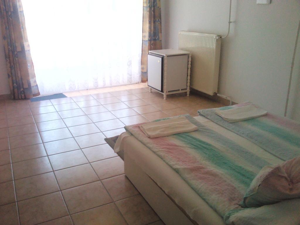 Napfeny Apartment Keszthely Bilik gambar