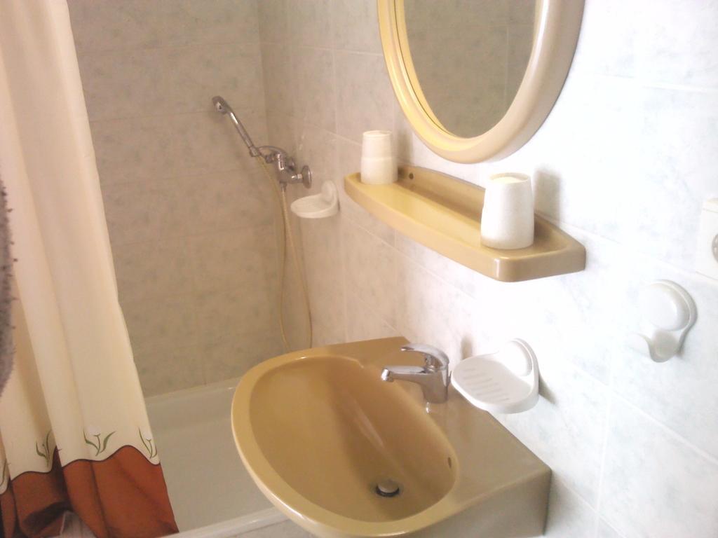Napfeny Apartment Keszthely Bilik gambar