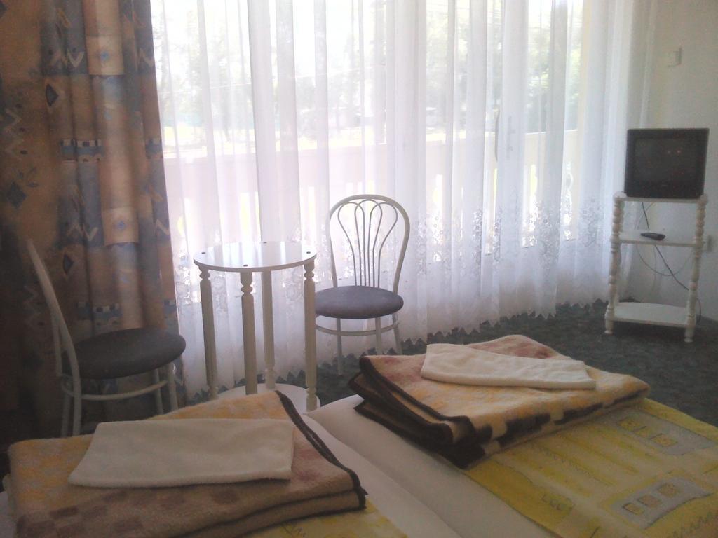 Napfeny Apartment Keszthely Bilik gambar