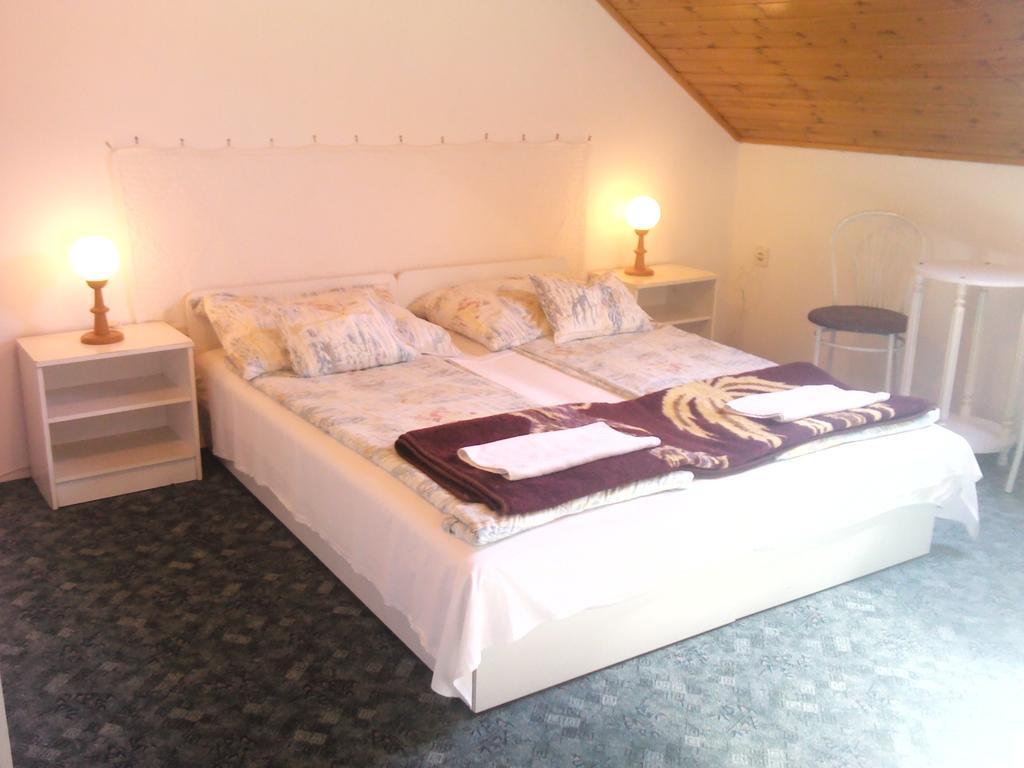 Napfeny Apartment Keszthely Bilik gambar